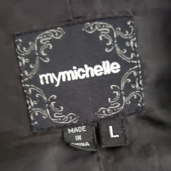 Blazer - Picture 3 of 4